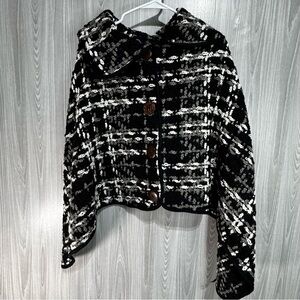 Coco & Carmen Pullover Poncho Sweater Black & White Plaid  One Size‎ Cabin Core